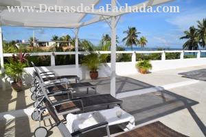 Terraza con pabellon y vista al mar